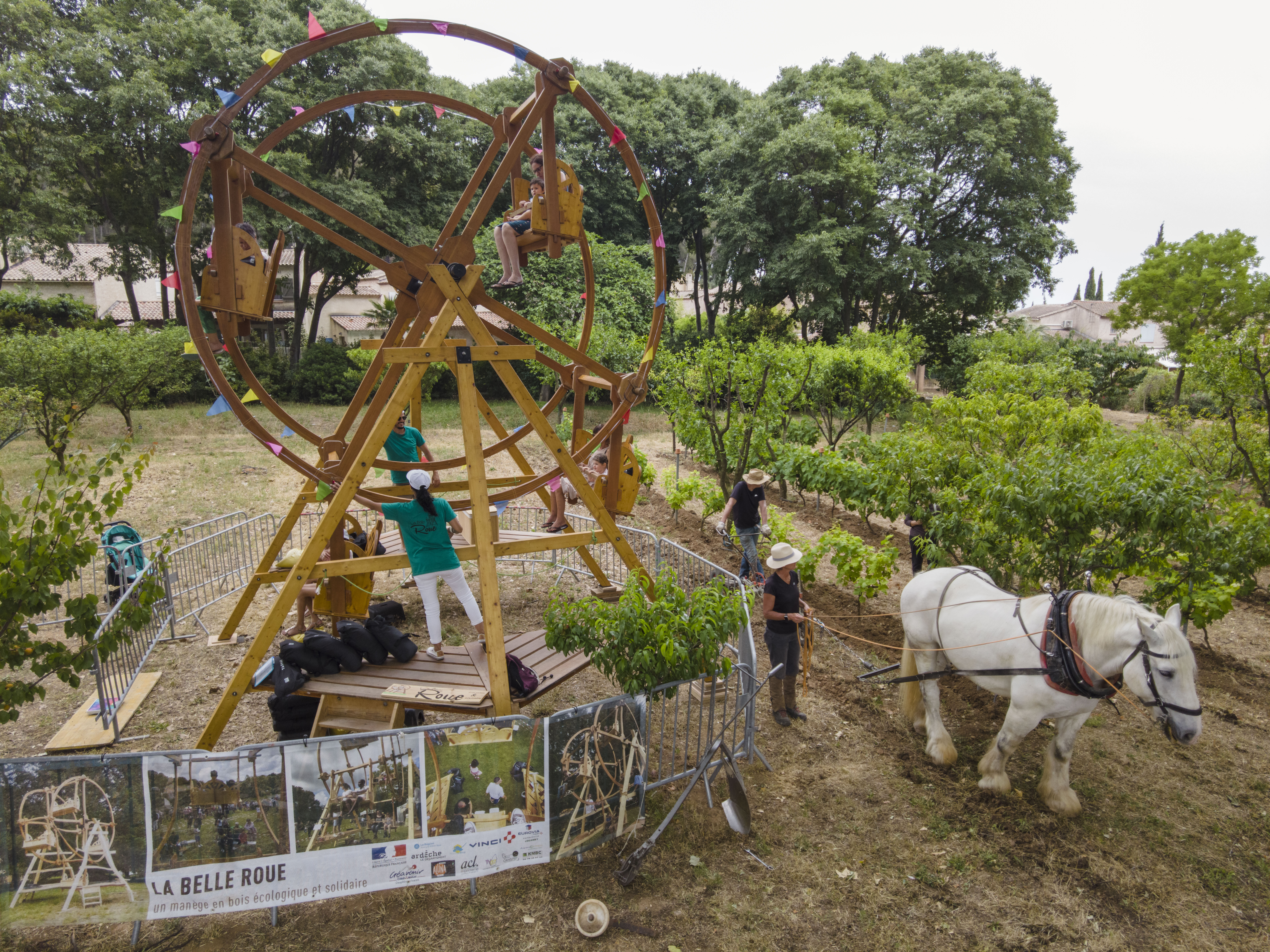 Ludique : Stimuler l’imaginaire, la créativité et les
compétences motrices grâce